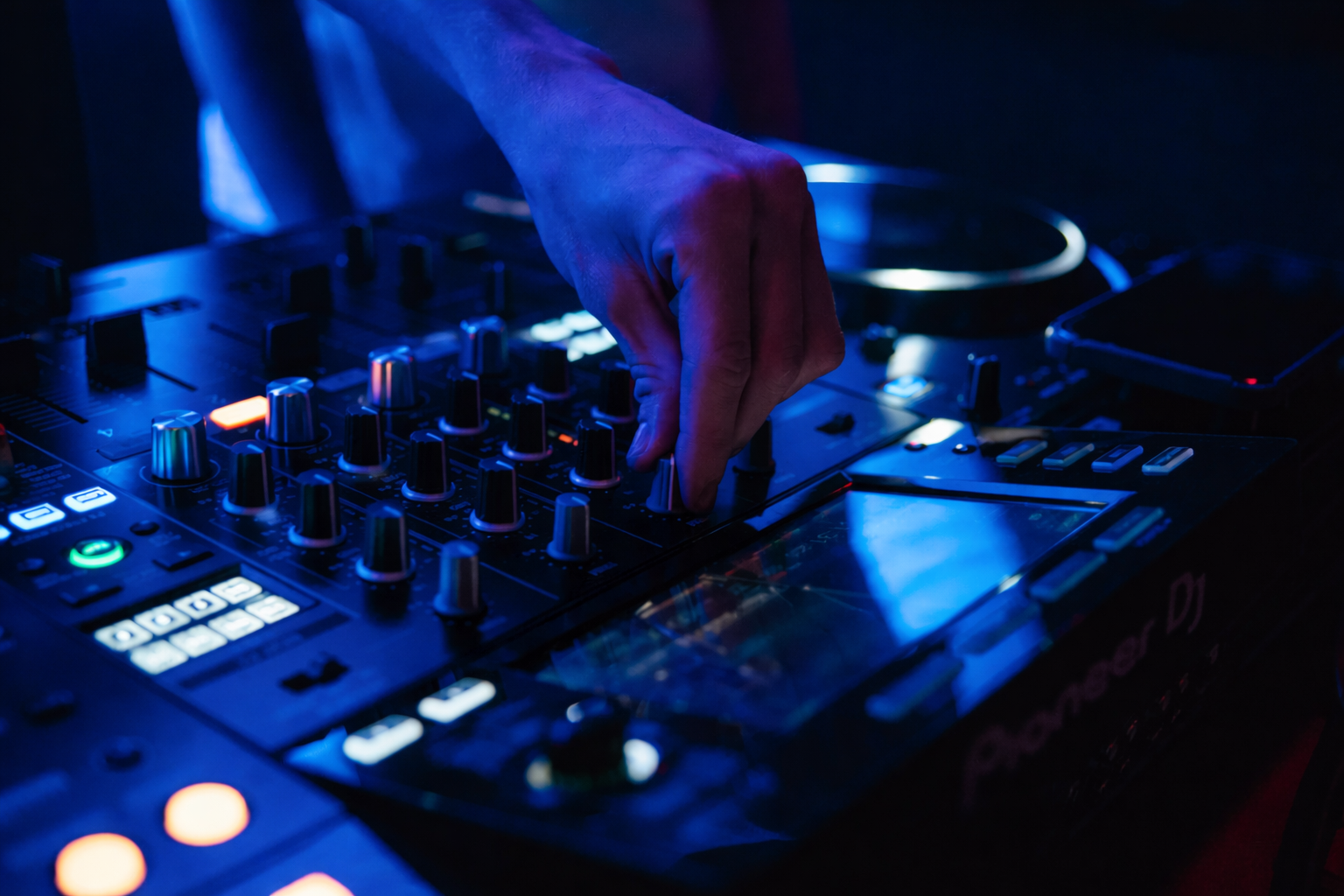DJ Petra in club
