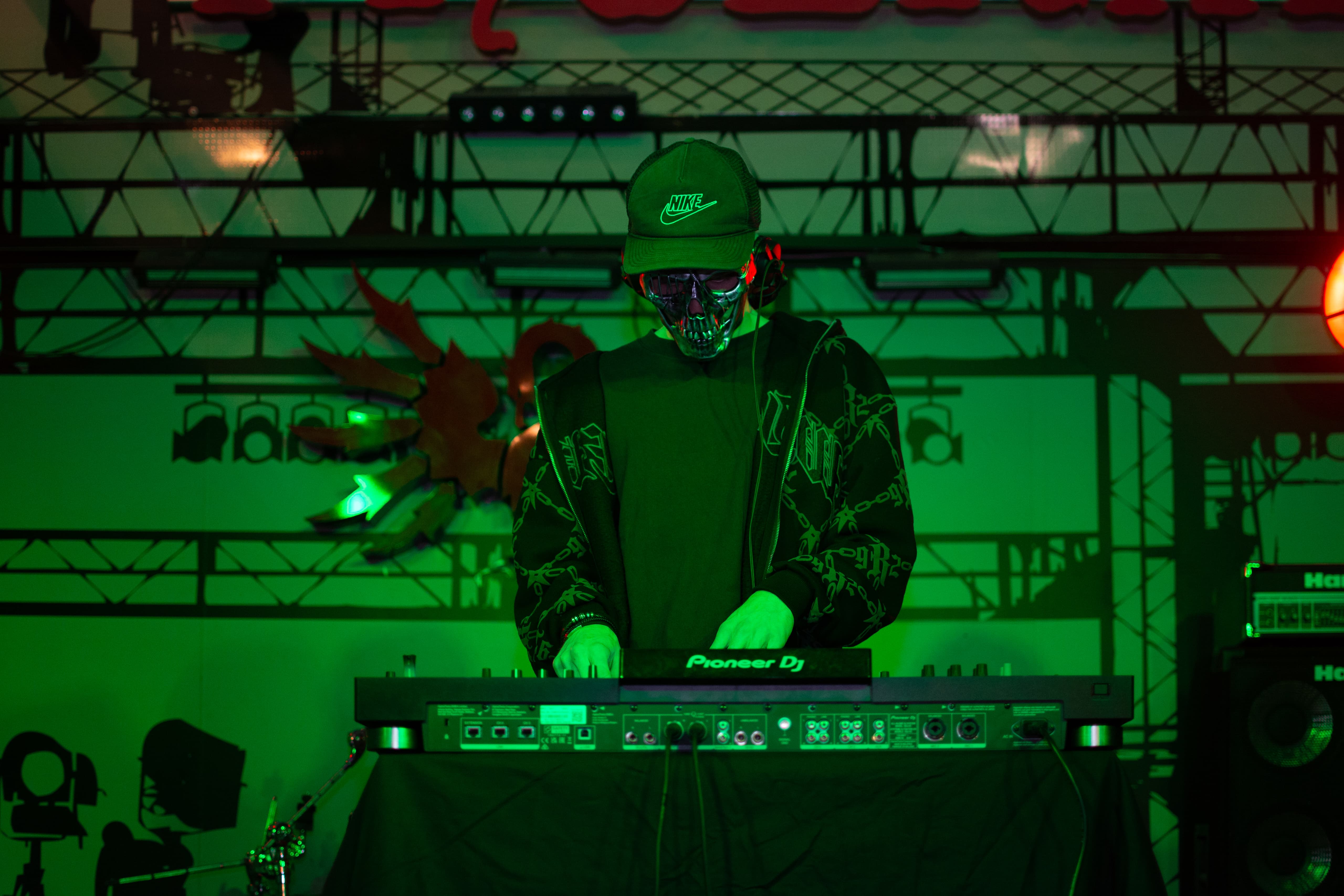 DJ Petra in timpul setului